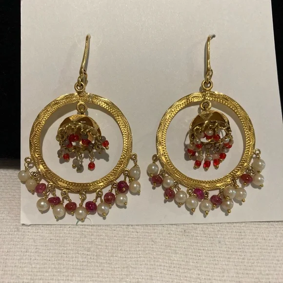 Earrings. Beautiful. Pre Owned. Gold Tone. - Picture 7 of 15